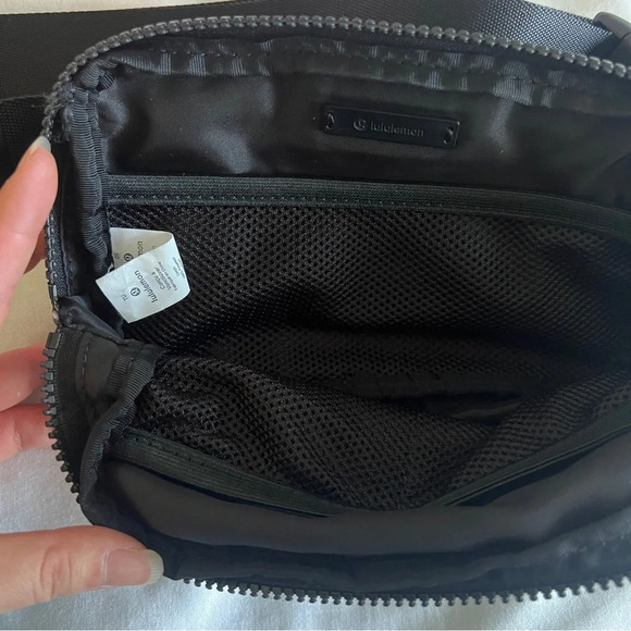 🧡 Lululemon OG 2018 Everywhere Belt Bag - Swerve Vapor Metal Grey - Picture 4 of 8